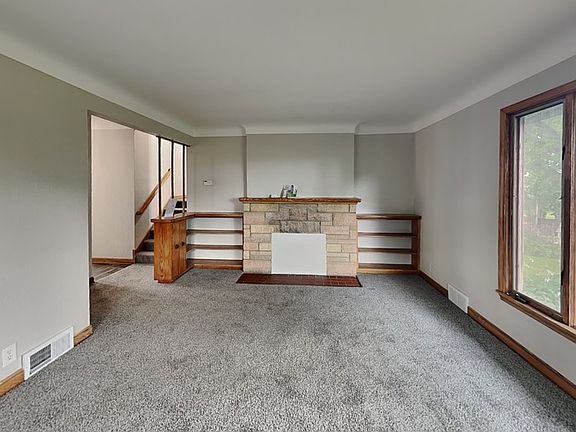 3rd image of 1555 Hazelwood St
