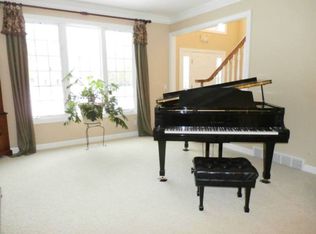 2353 E Cardinal Dr, Midland, MI 48642