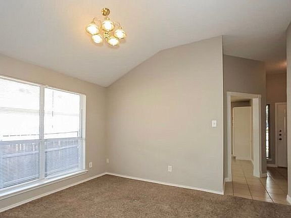 4th image of 316 Grand Meadow Dr