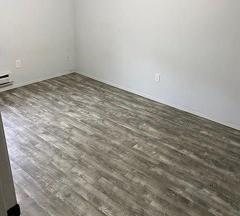 4th image of 827 Pleasant St