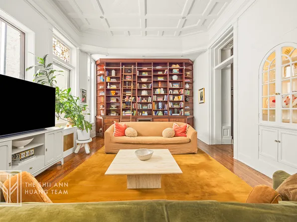 10 8th Avenue image 1 of 17