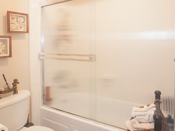 4th image of 964 Larrabee St APT 208