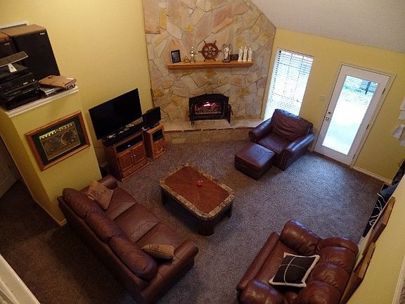 4th image of 2125 Lakeshore Dr