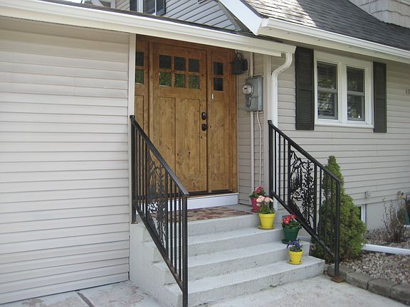 4th image of 597 2nd Avenue East N