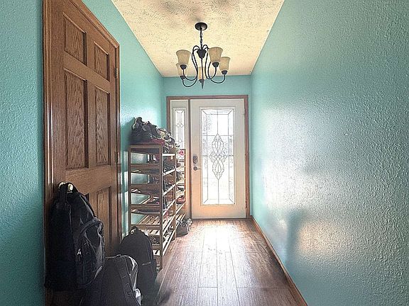 3rd image of 1560 Lasalle Ct