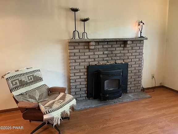 5th image of 131 Colette Ln