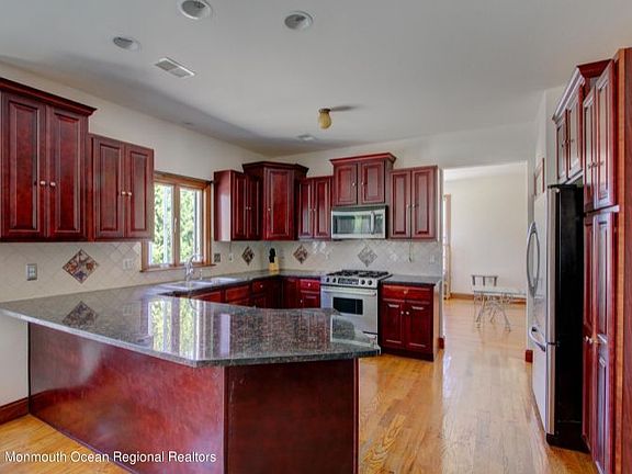 2nd image of 716 Nautilus Blvd