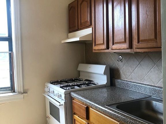 4th image of 55 Winthrop St APT 5H