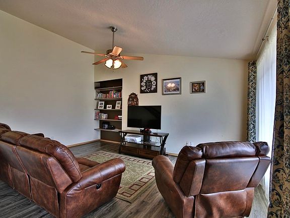 5th image of 3551 N Carriage Ct