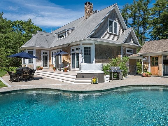 3rd image of 46-48 Paradise Ln