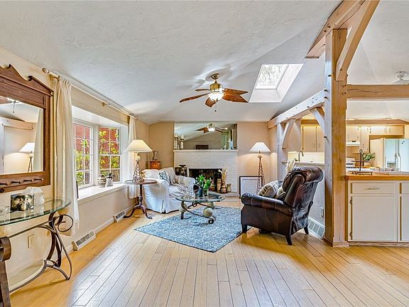 4th image of 2567 Warren Rd