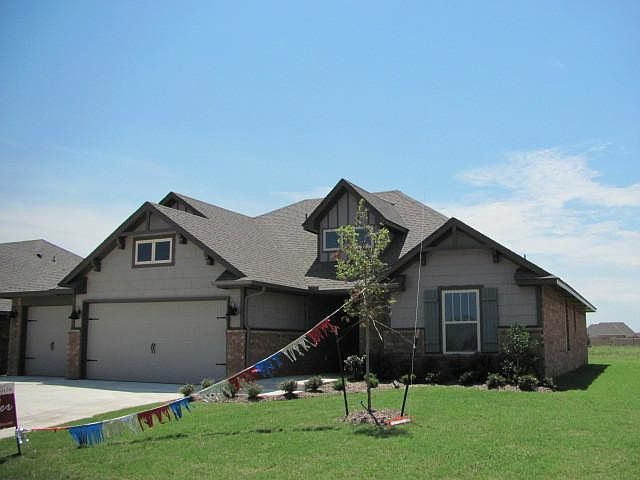 2nd image of 3833 Slater Dr