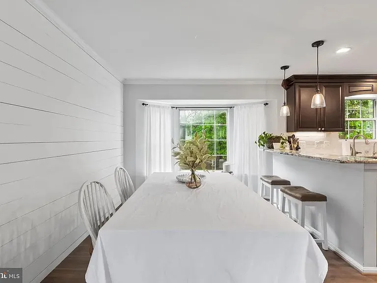 9 Westhampton Ct — Photo 7
