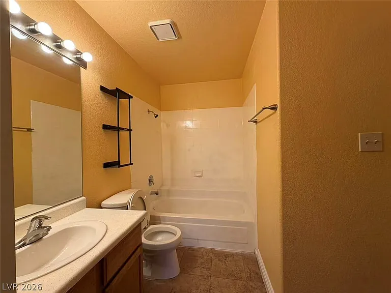 5072 S Rainbow Blvd #202 — Photo 3