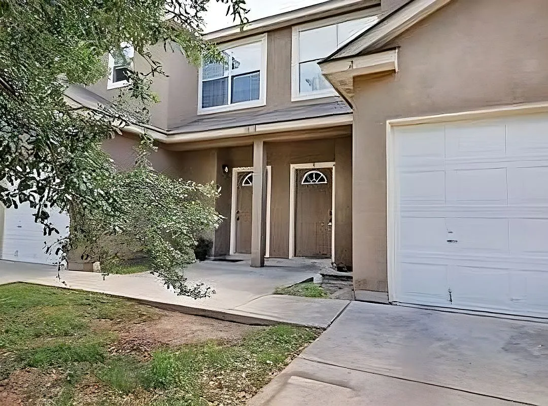 3 bed, 2.5 bath, 1270 sqft, $1,349 — Photo 1
