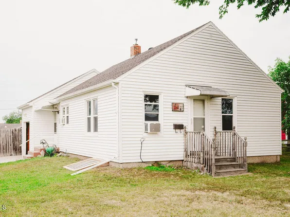 624 11th Ave SE, Jamestown, ND 58401