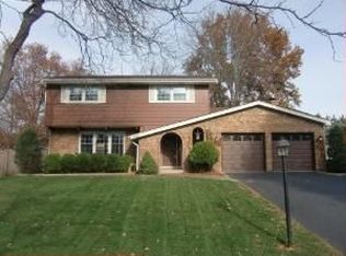 6S461 Bridlespur Dr, Naperville, IL 60540