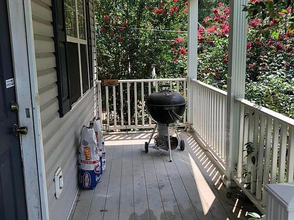 4th image of 428 Mayfield Ave
