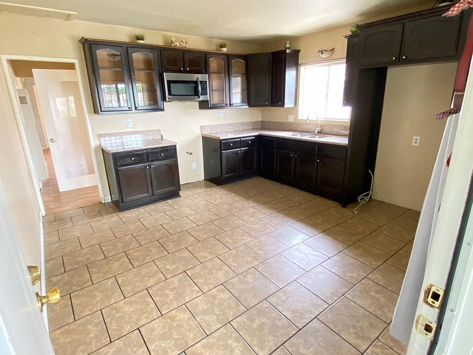 1st image of 4922 Santa Ana St #1