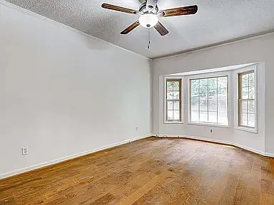 3 bed, 1.5 bath, 1380 sqft, $1,895 — Photo 3
