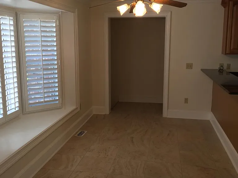 Kitchen Snack Bar Area