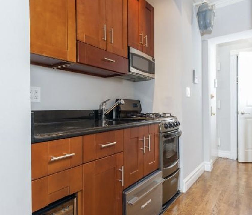 2nd image of 248 Mott St APT 18
