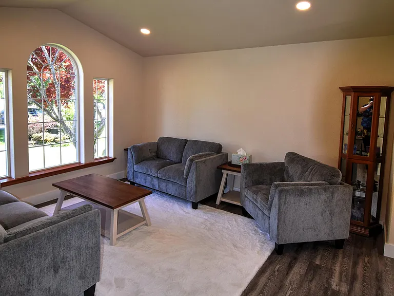 2918 Lohman Ct SE — Photo 4