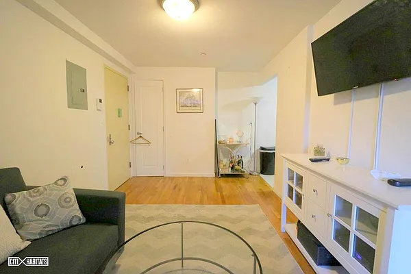 Rented by Akam Sales and Brokerage | media 9