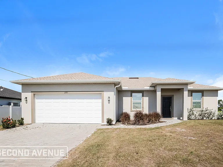 2721 NW 18th Pl — Photo 3
