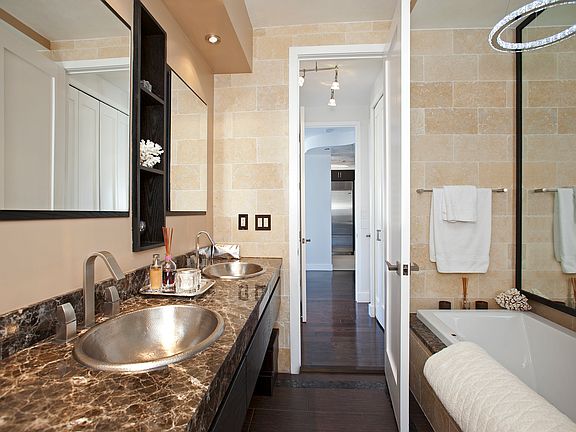 5th image of 200 E 69th St APT 15B