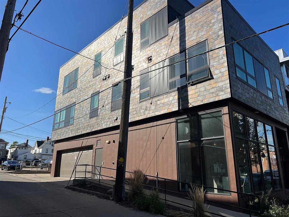 2nd image of 219 N Linn St