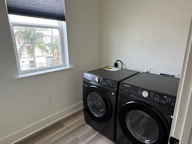 2539 Amelia St — Photo 17