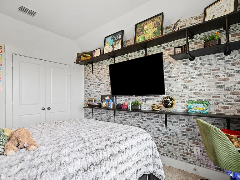 1013 Carnation Dr — Photo 32