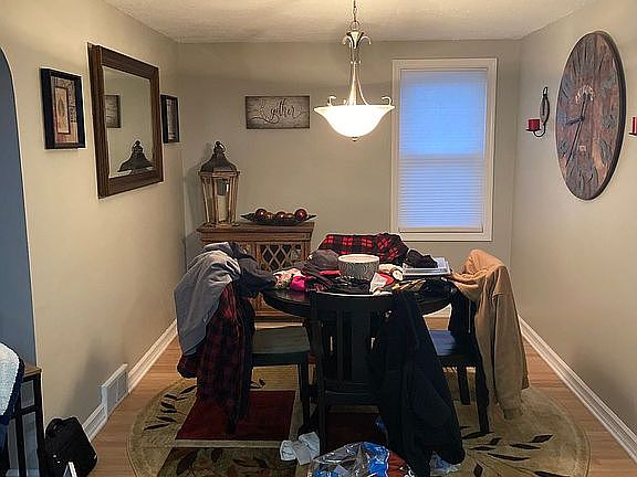 5th image of 131 S Huxley Dr