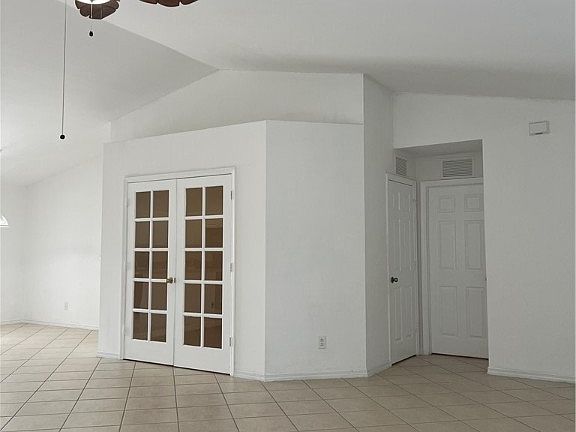 3rd image of 222 Manasota St
