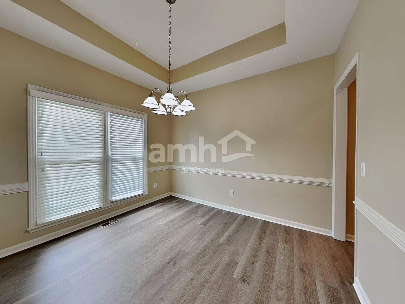 3 bed, 2.0 bath, 1665 sqft, $2,030 — Photo 4