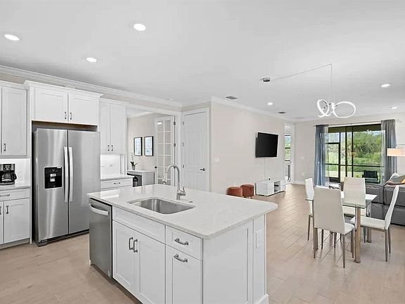 4th image of 245 Teramo Way