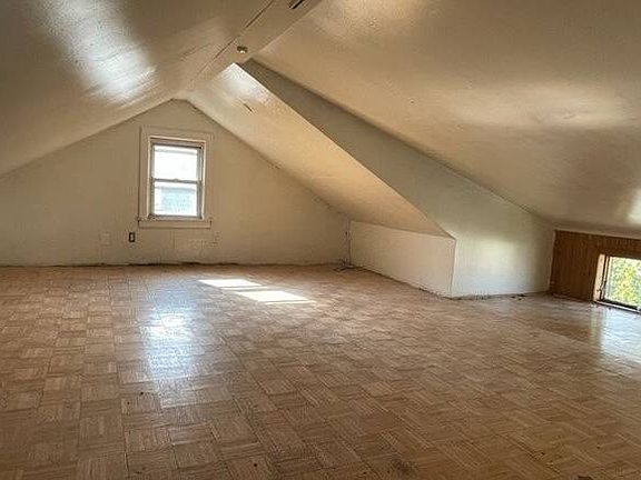 5th image of 146 Lyon Pl Floor 2
