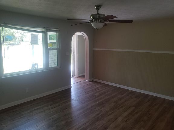 3rd image of 421 PARKWOOD Drive