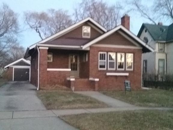 5th image of 2221 Latham St