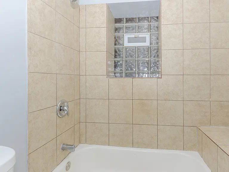 6901-17 S. Paxton/2211-17 E 69th St. — Photo 20