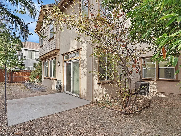 2390 Gibralter Ln — Photo 24