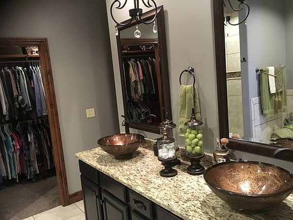 5th image of 3104 Yellowstar St