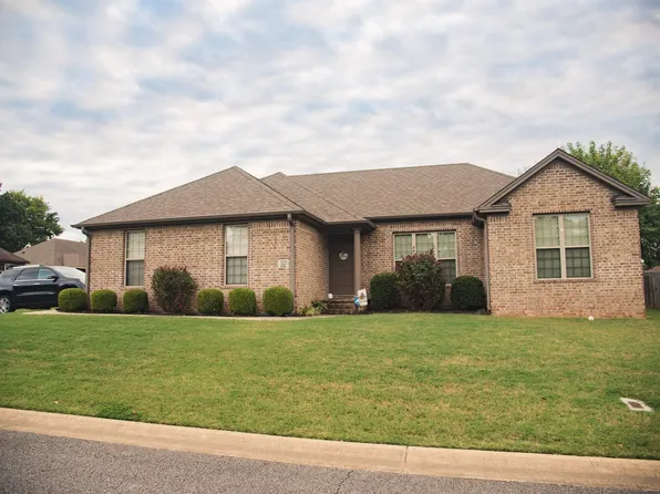 1514 Palm Springs Dr, Searcy, AR 72143