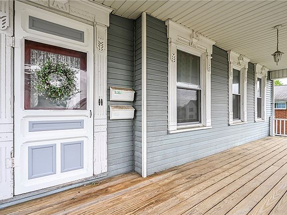 4th image of 608 Alexander Ave