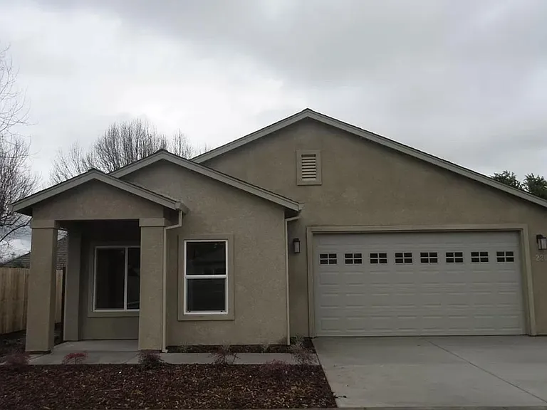 220 Danielson Ln — Photo 1
