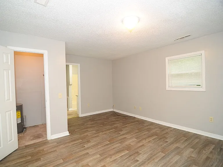 2425 Tuxedo Dr NW — Photo 9