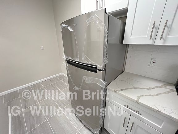 4th image of 125 Corbin Ave #202