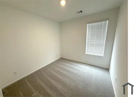 423 Amy St — Photo 10