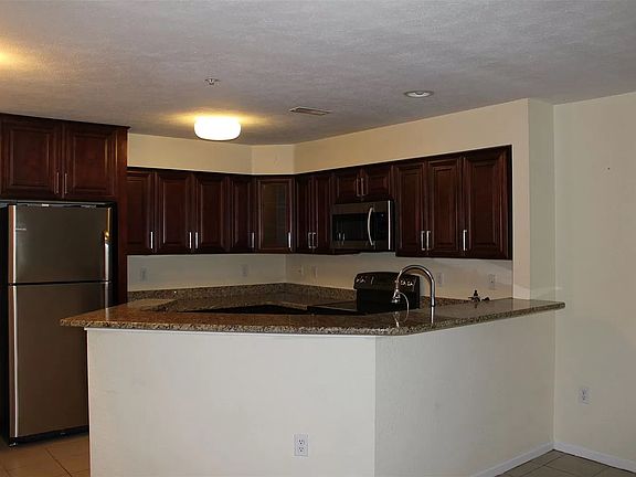 2nd image of 1390 Heatherwood Ln